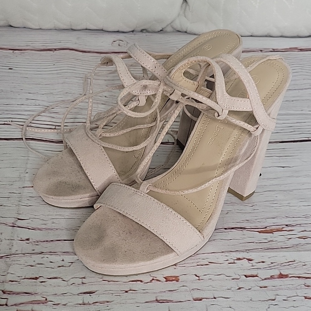 WILD DIVA Beige Suede Platform Platform Sandals Size 7.5 - Picture 7 of 7